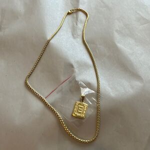Letter (E) Chain